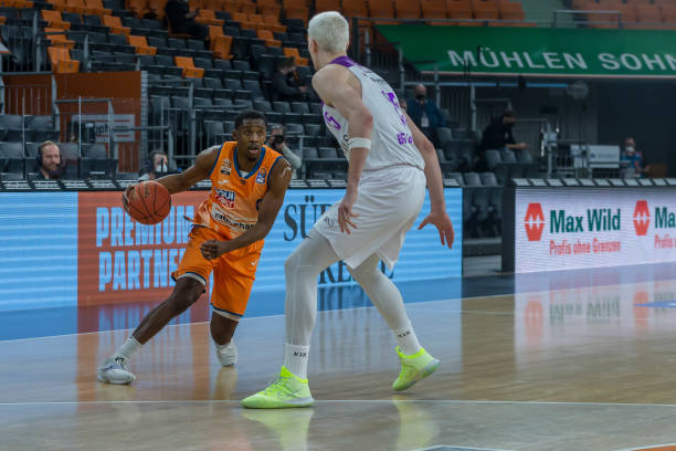 步都牵动着 步都牵动着