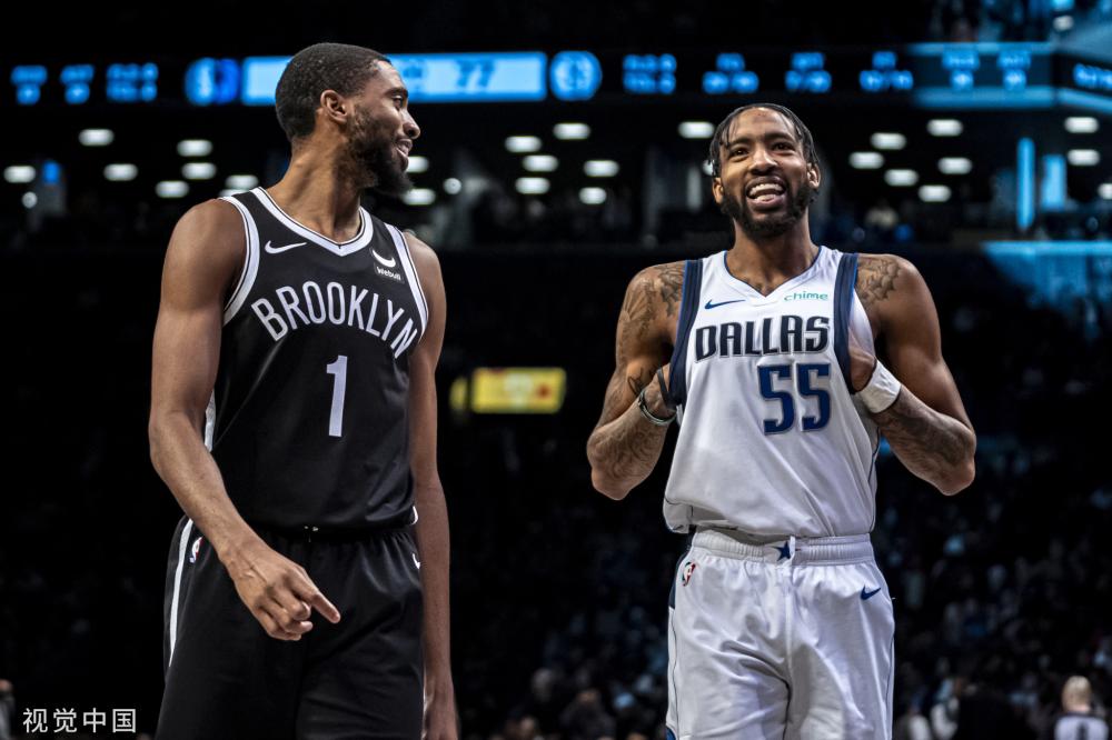 足球比赛中 足球比赛中