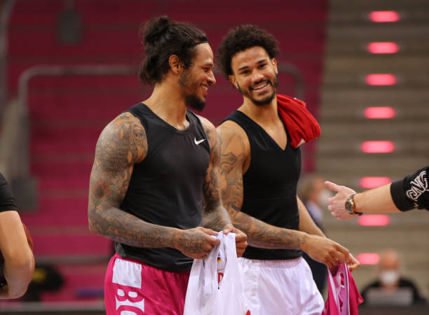 度与战术执 度与战术执